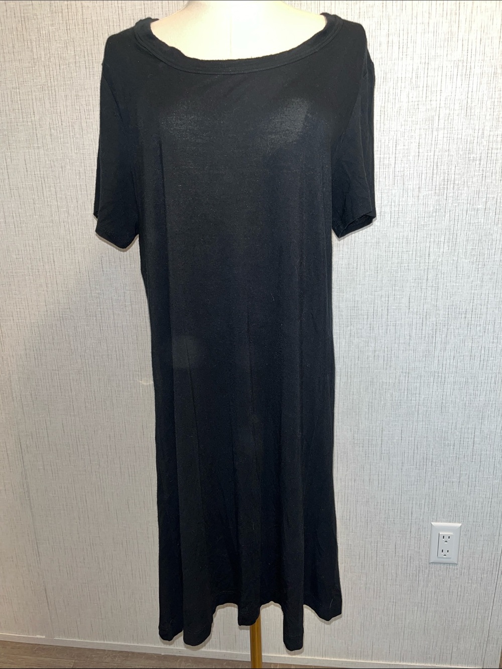 Black Short-Sleeve Midi Dress